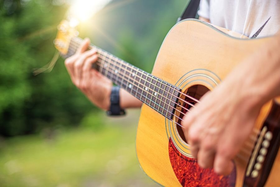 o que é violão acústico