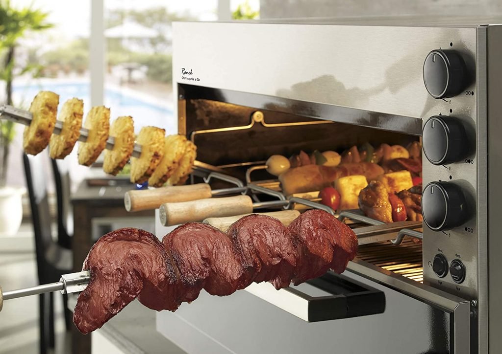 Churrasco assando na melhor churrasqueira a gás de embutir